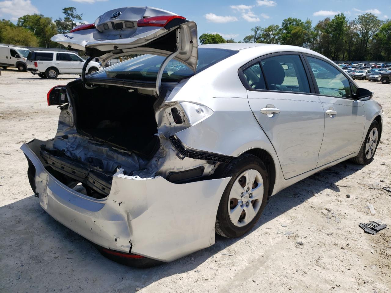 Photo 4 from auction – 2017 KIA FORTE LX with VIN 3KPFK4A70HE040976