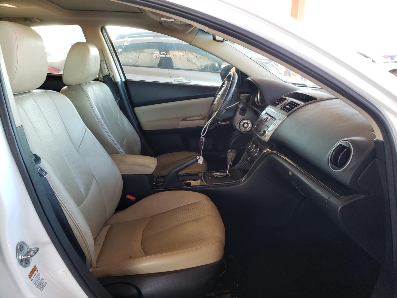 Photo 5 from auction – 2010 MAZDA 6 I with VIN 1YVHZ8CH0A5M27377