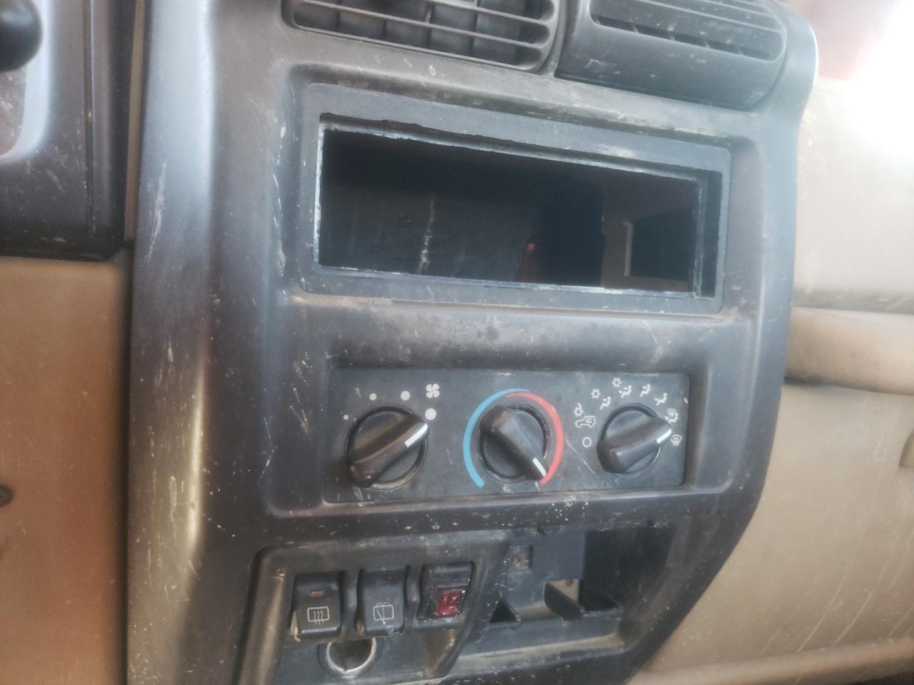 Photo 9 from auction – 1999 JEEP WRANGLER / with VIN 1J4FY19S6XP478206