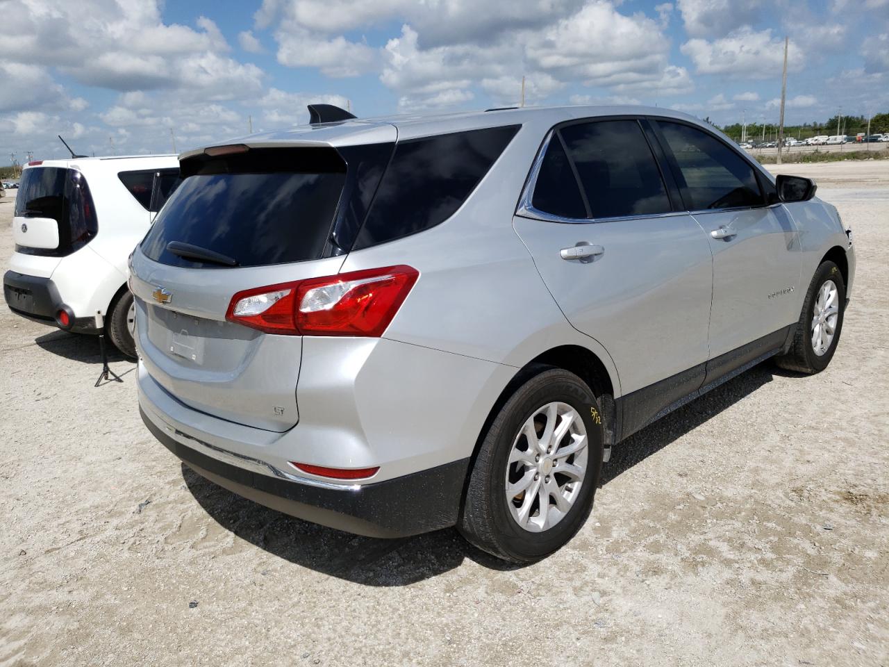 Photo 14 from auction – 2018 CHEVROLET EQUINOX LT with VIN 3GNAXJEV7JS571917