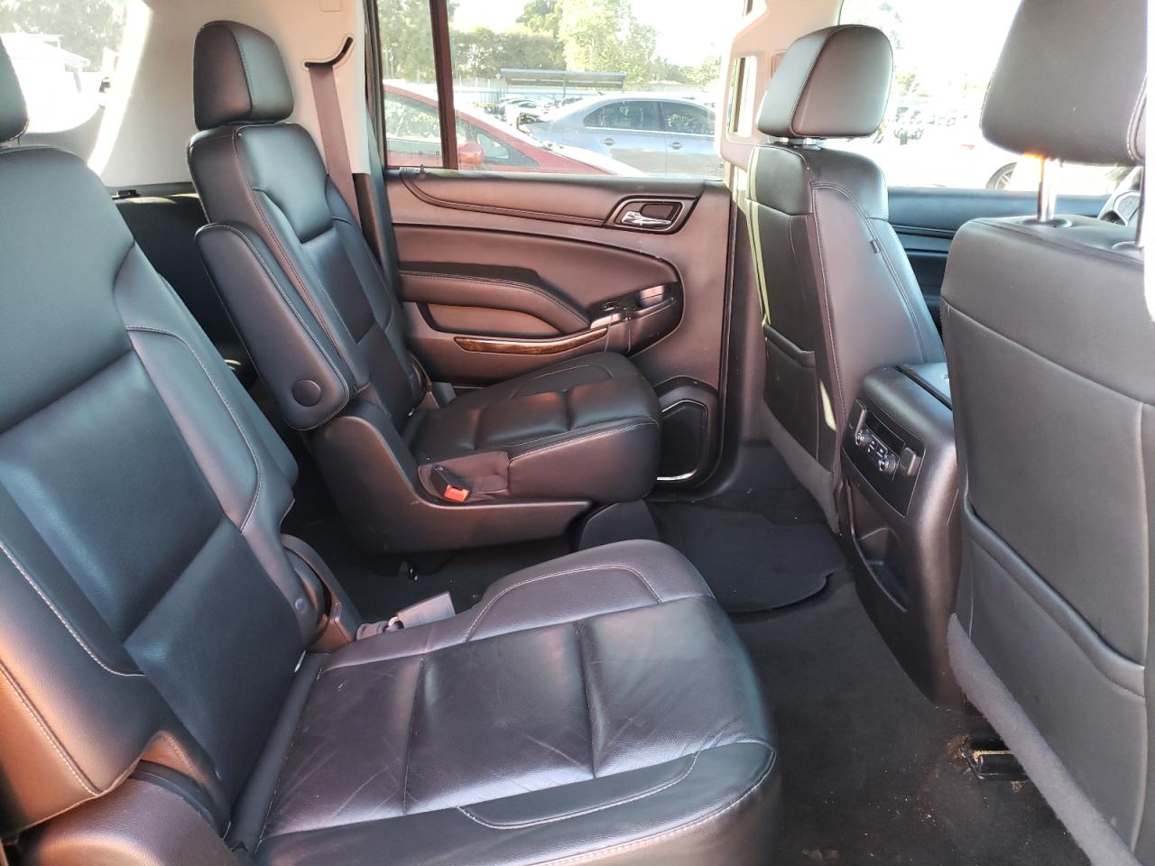Photo 6 from auction – 2017 CHEVROLET SUBURBAN C with VIN 1GNSCHKC3HR296720