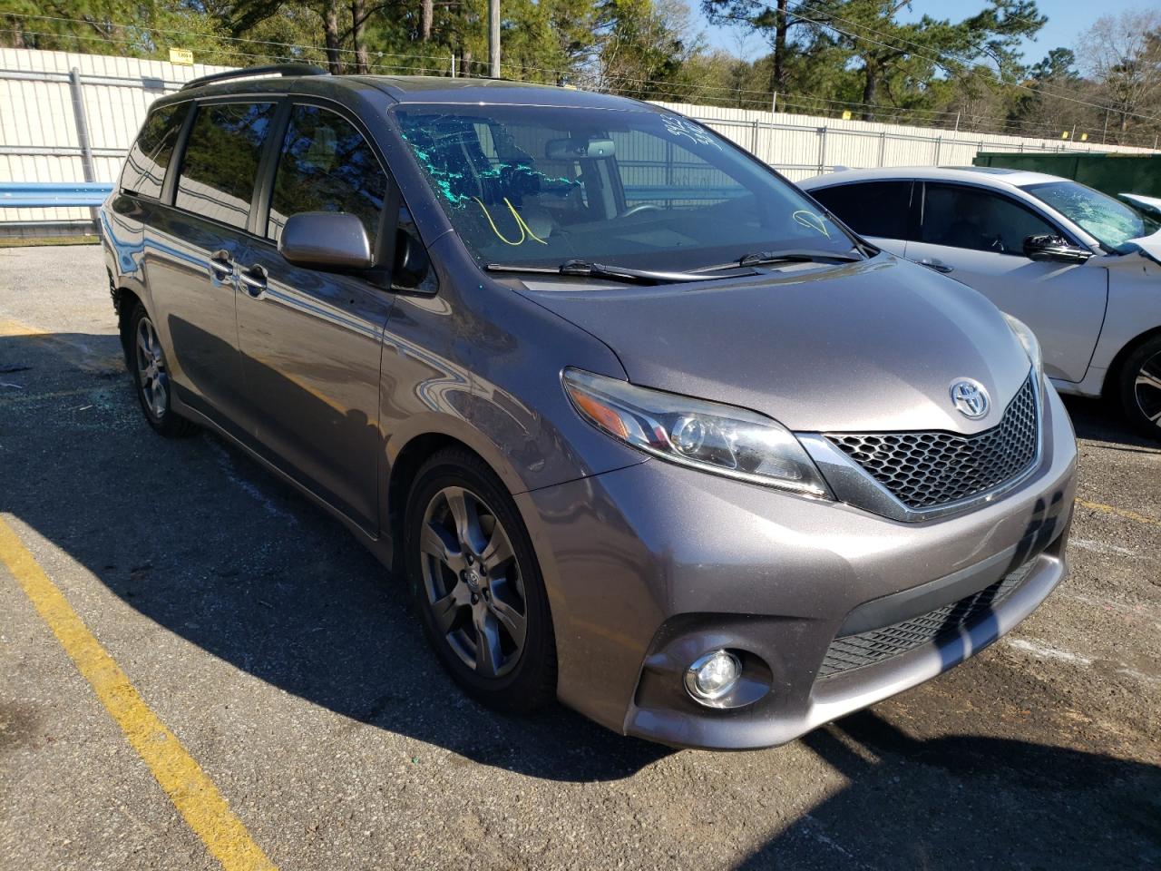 TOYOTA SIENNA SE 2017 with VIN 5TDXZ3DC5HS773890 - Photo from auction