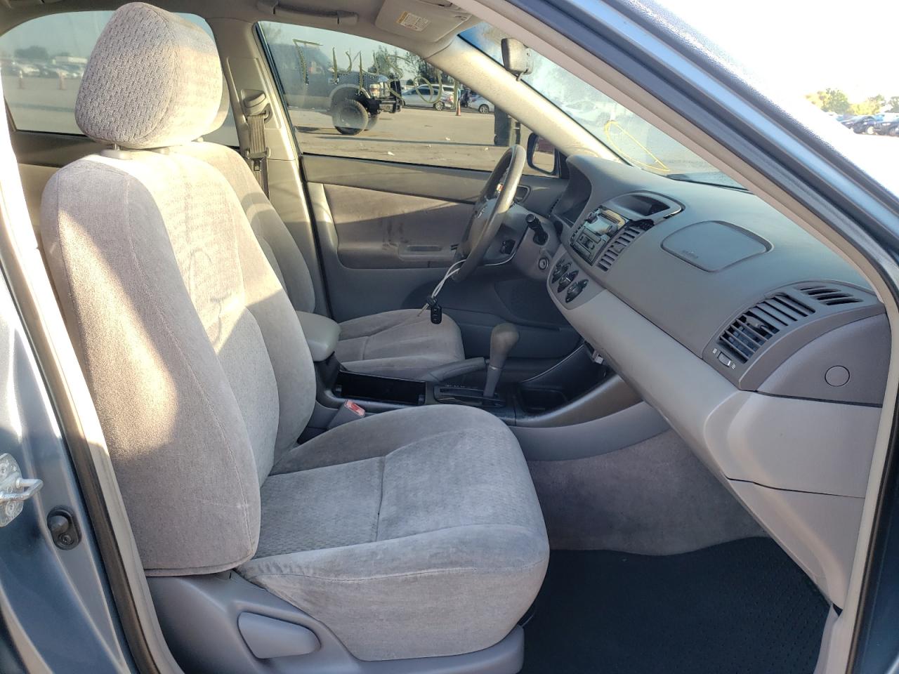 Photo 5 from auction – 2003 TOYOTA CAMRY LE with VIN JTDBE32KX30239652