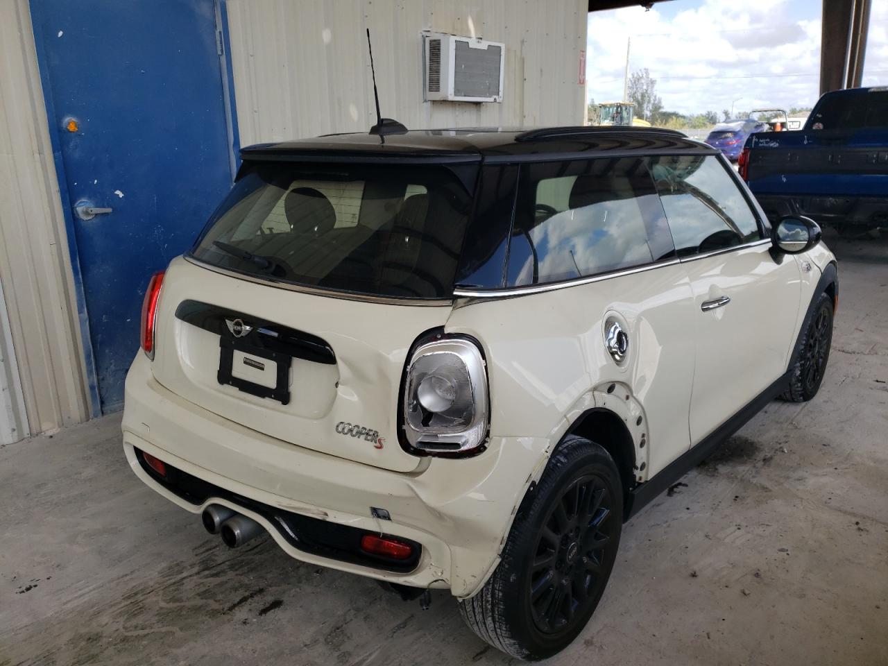 Photo 4 from auction – 2018 MINI COOPER S with VIN WMWXP7C5XJ2A48220