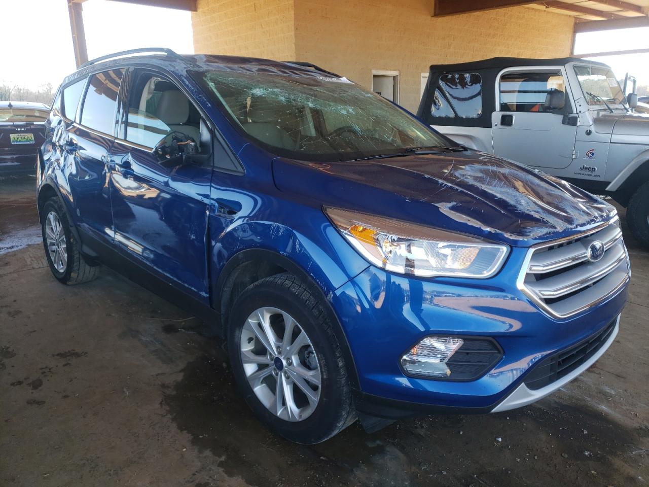 FORD ESCAPE SE 2018 with VIN 1FMCU0GD0JUC84696 - Photo from auction