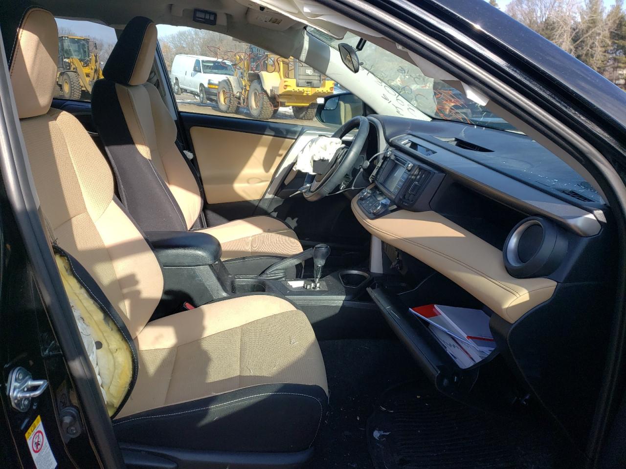 Photo 5 from auction – 2016 TOYOTA RAV4 XLE with VIN 2T3RFREV2GW438488