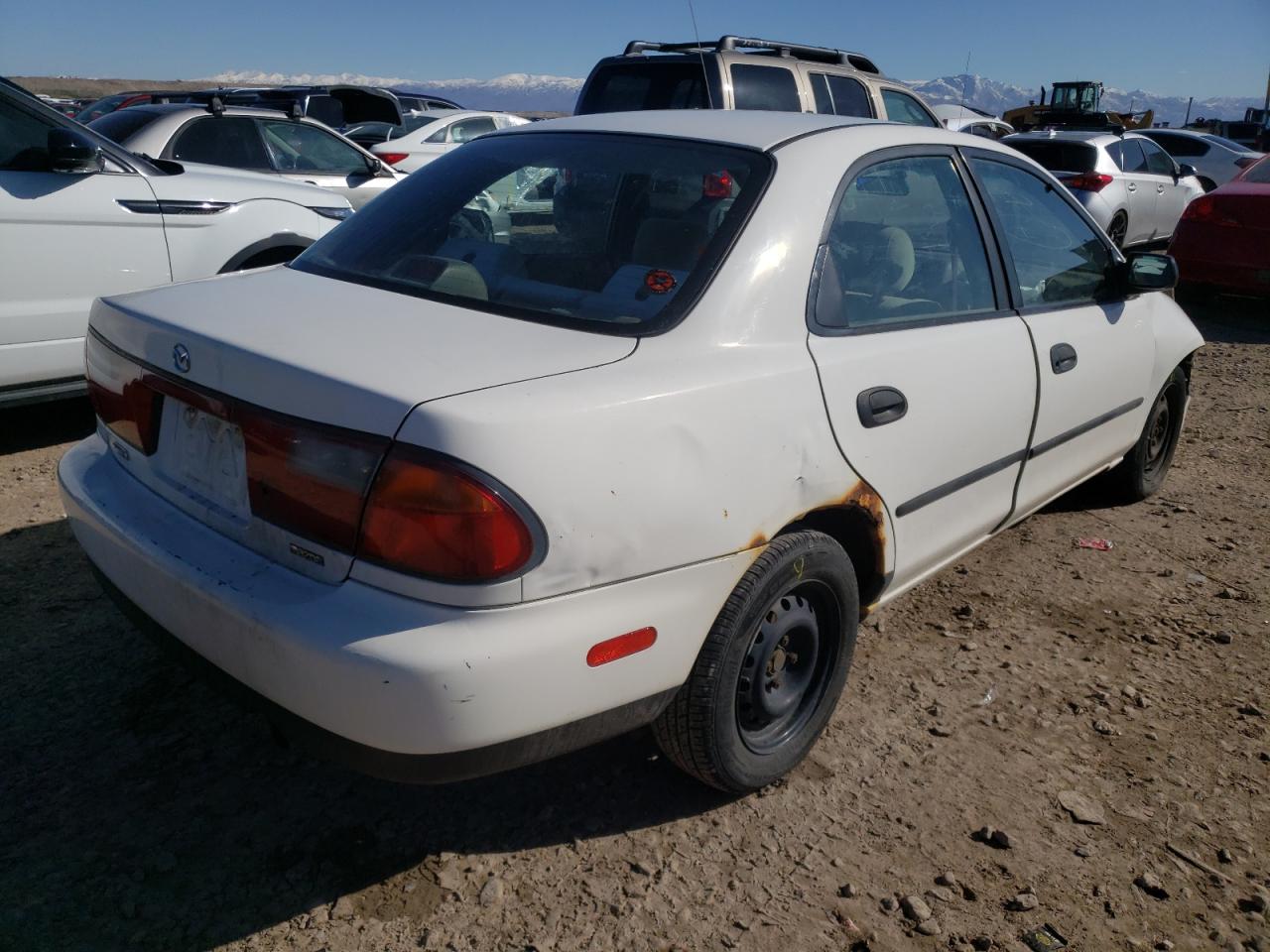 Photo 4 from auction – 1998 MAZDA PROTEGE DX with VIN JM1BC141XW0208811