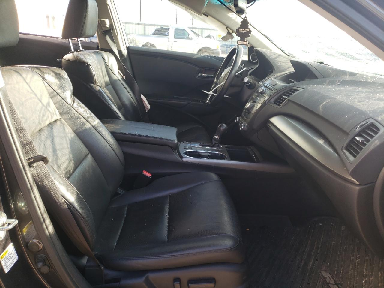 Photo 5 from auction – 2015 ACURA RDX with VIN 5J8TB4H37FL009753