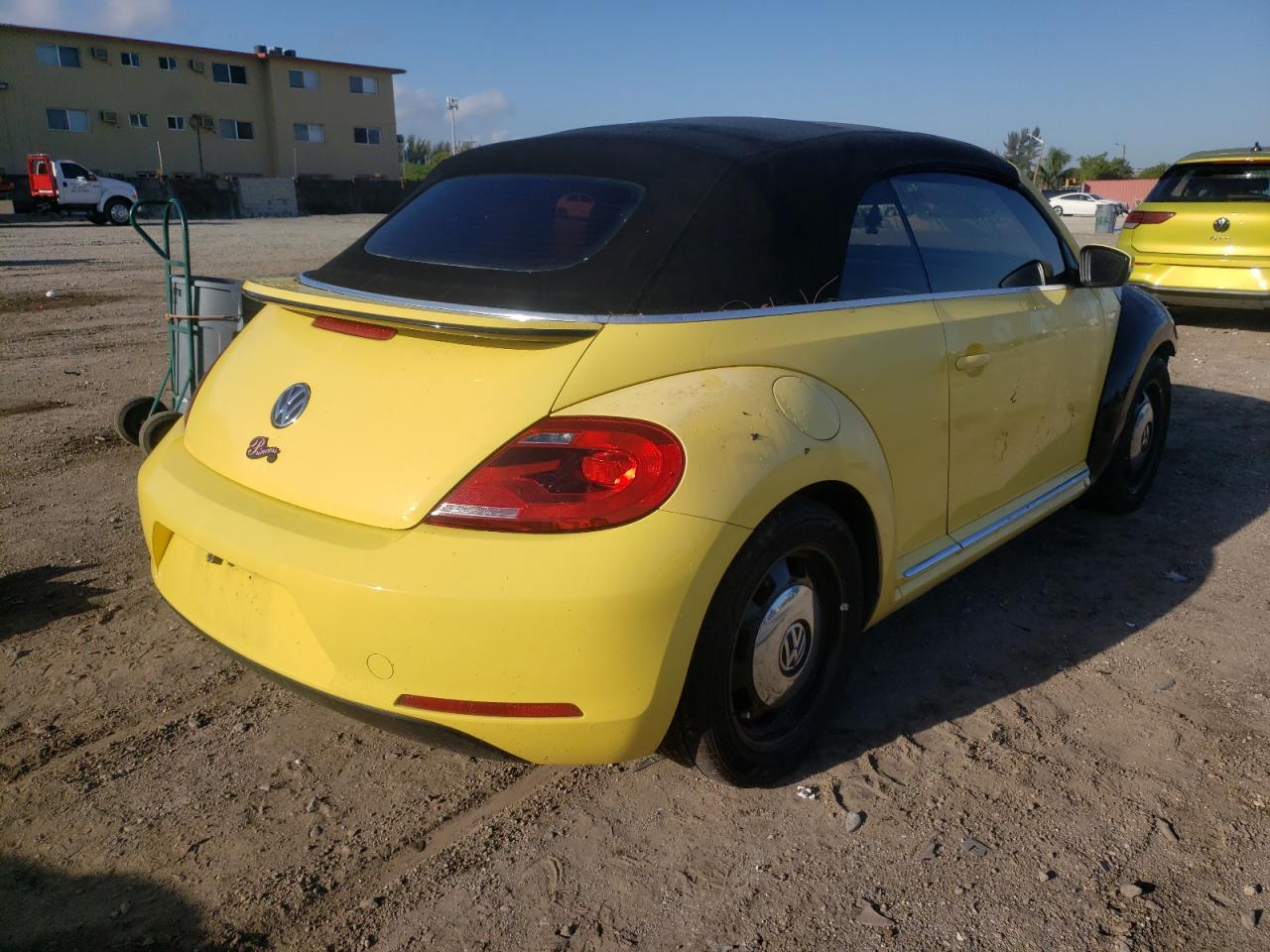 Photo 4 from auction – 2013 VOLKSWAGEN BEETLE with VIN 3VW5P7AT0DM821571