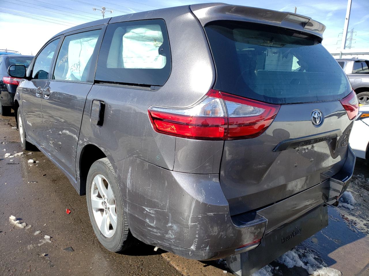 Photo 3 from auction – 2018 TOYOTA SIENNA L with VIN 5TDZZ3DC4JS944014