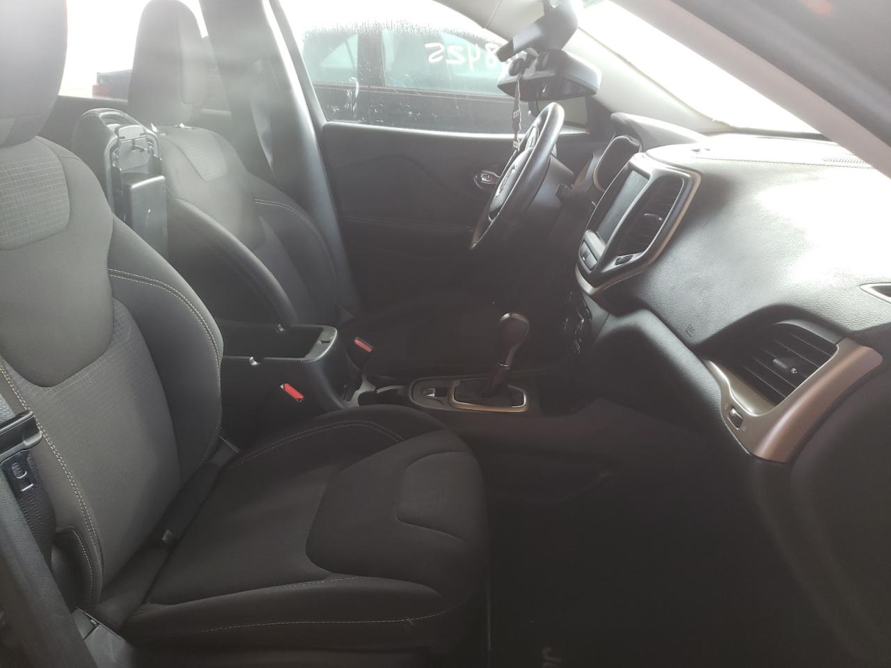 Photo 5 from auction – 2015 JEEP CHEROKEE L with VIN 1C4PJLCB7FW689504
