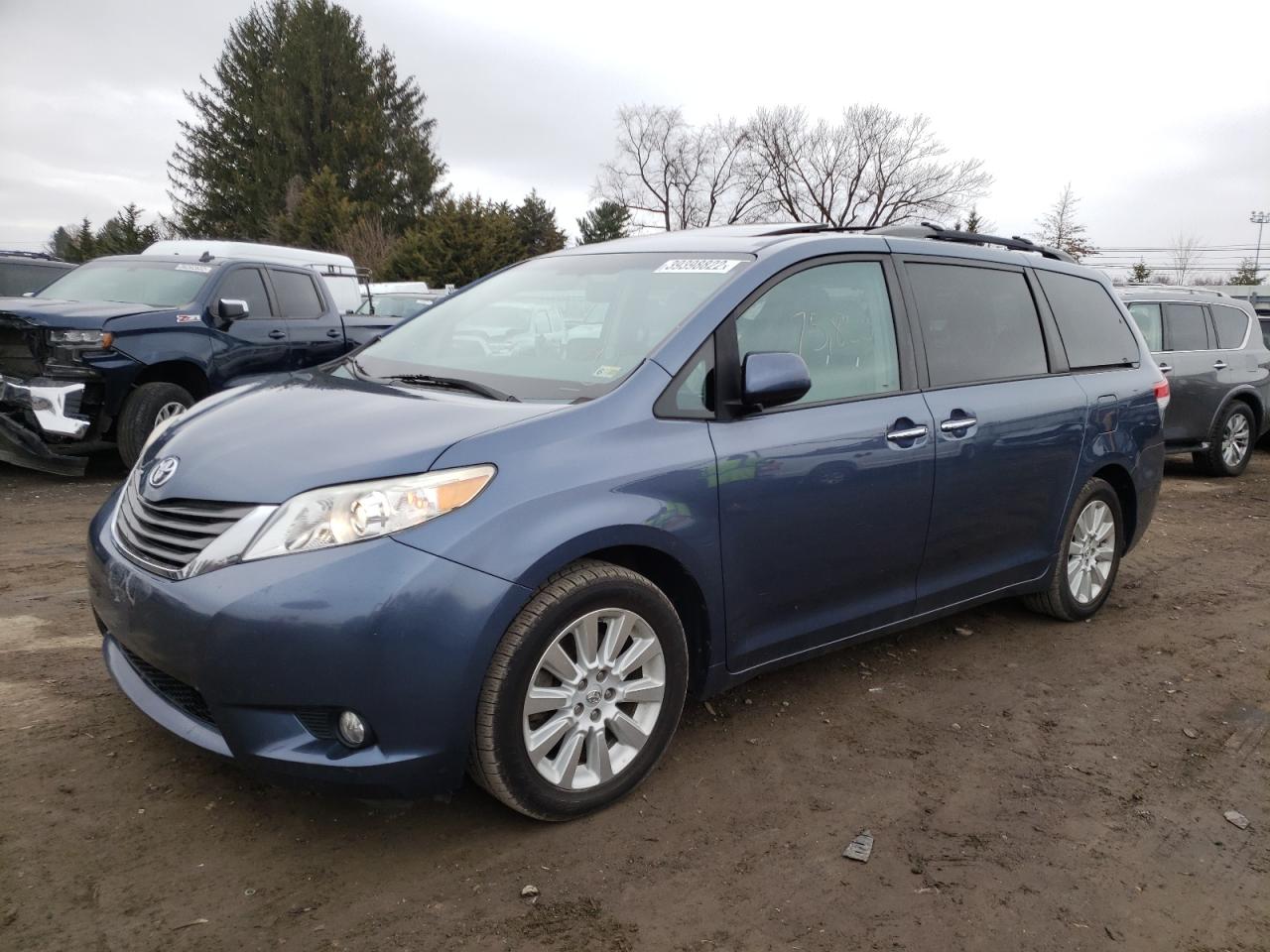 Photo 2 from auction – 2013 TOYOTA SIENNA XLE with VIN 5TDDK3DC2DS056526