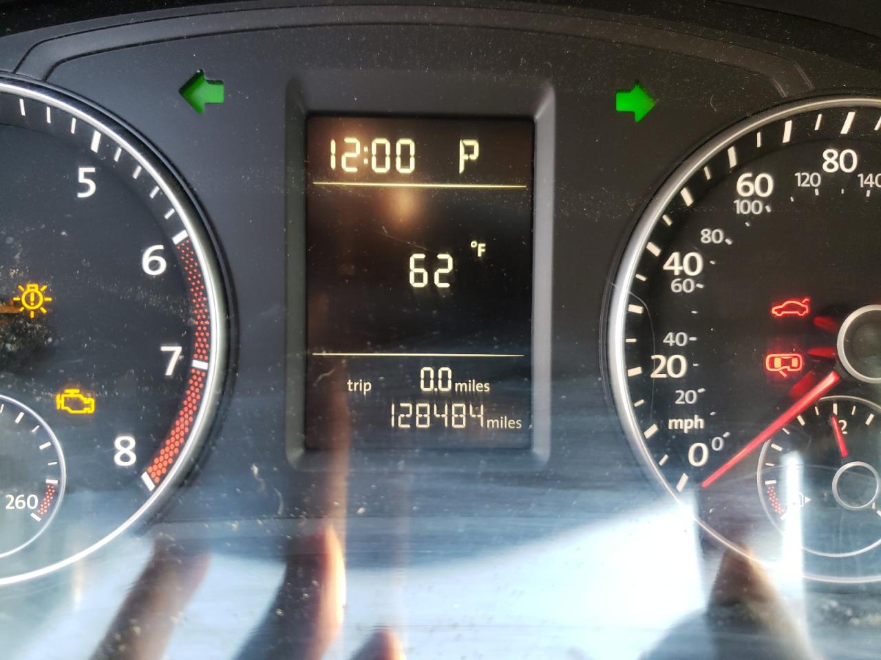 Photo 8 from auction – 2015 VOLKSWAGEN PASSAT S with VIN 1VWAT7A33FC002570
