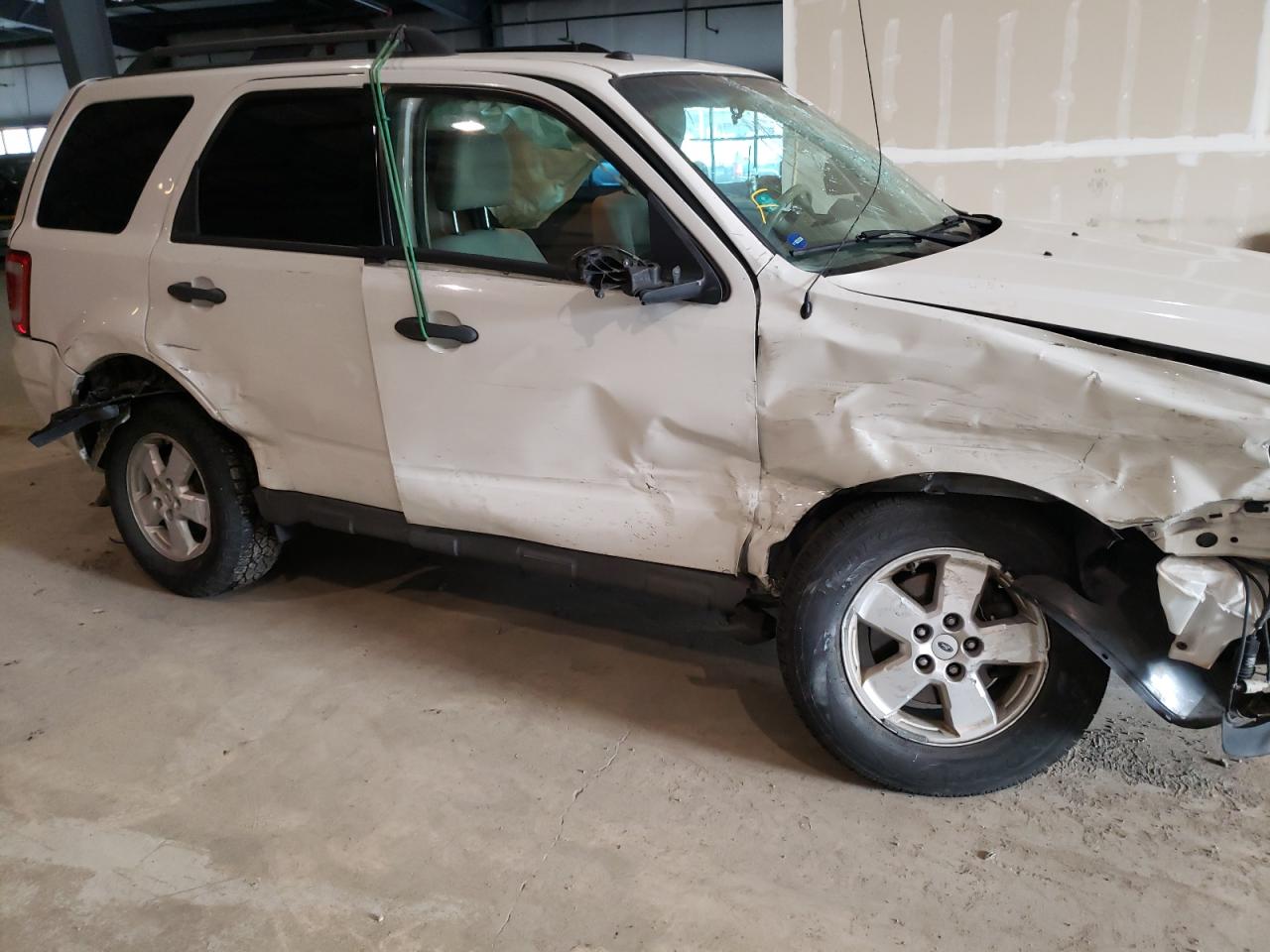 Photo 9 from auction – 2010 FORD ESCAPE XLT with VIN 1FMCU9DG2AKB44034