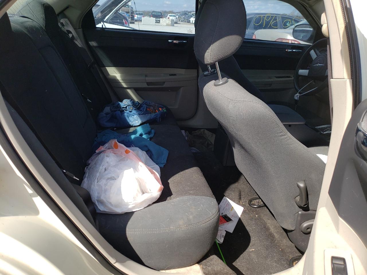 Photo 6 from auction – 2005 CHRYSLER 300 with VIN 2C3JA43R55H630977
