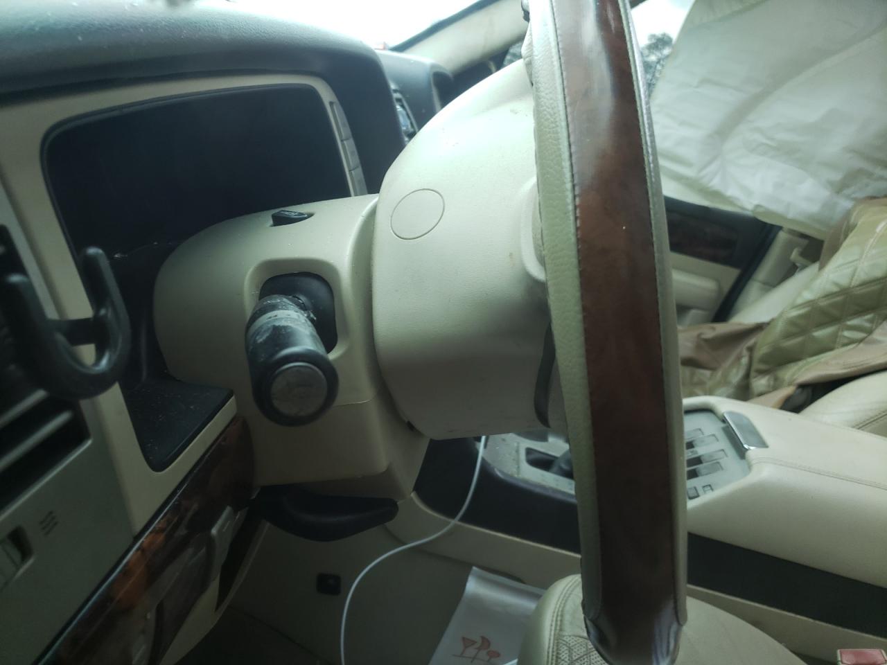 Photo 8 from auction – 2003 LINCOLN NAVIGATOR with VIN 5LMFU28R83LJ33744