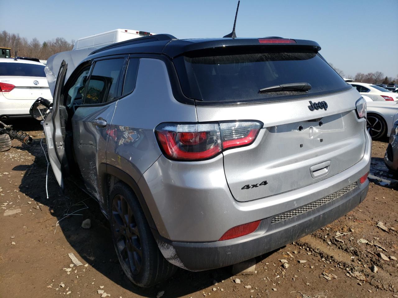 Фото 3 с аукциона – 2019 JEEP COMPASS LI с VIN 3C4NJDCB1KT670461