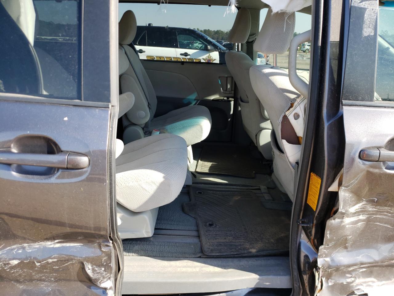 Photo 6 from auction – 2011 TOYOTA SIENNA LE with VIN 5TDKK3DC9BS161956