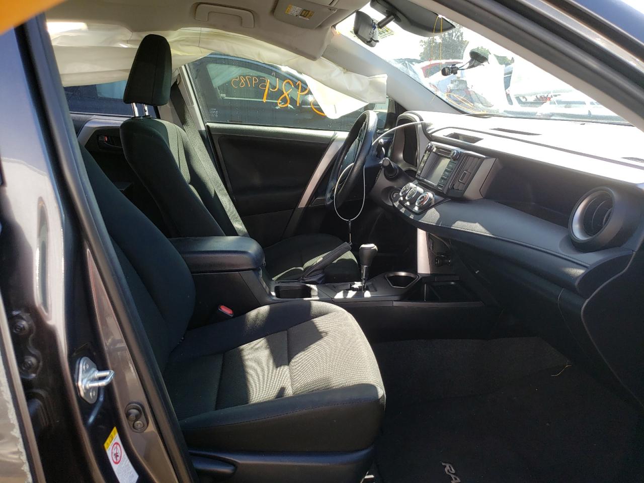 Photo 5 from auction – 2017 TOYOTA RAV4 LE with VIN JTMZFREV2HJ138031
