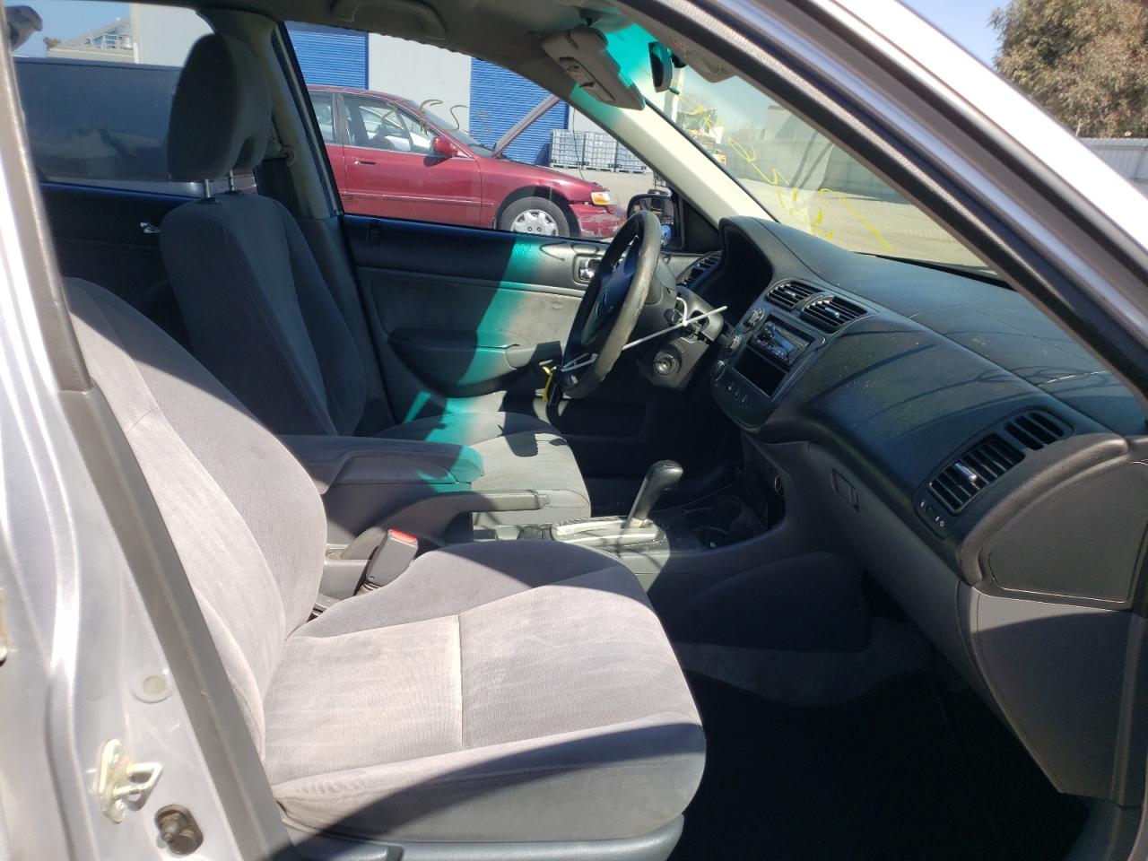 Photo 5 from auction – 2003 HONDA CIVIC LX with VIN 2HGES16573H513577