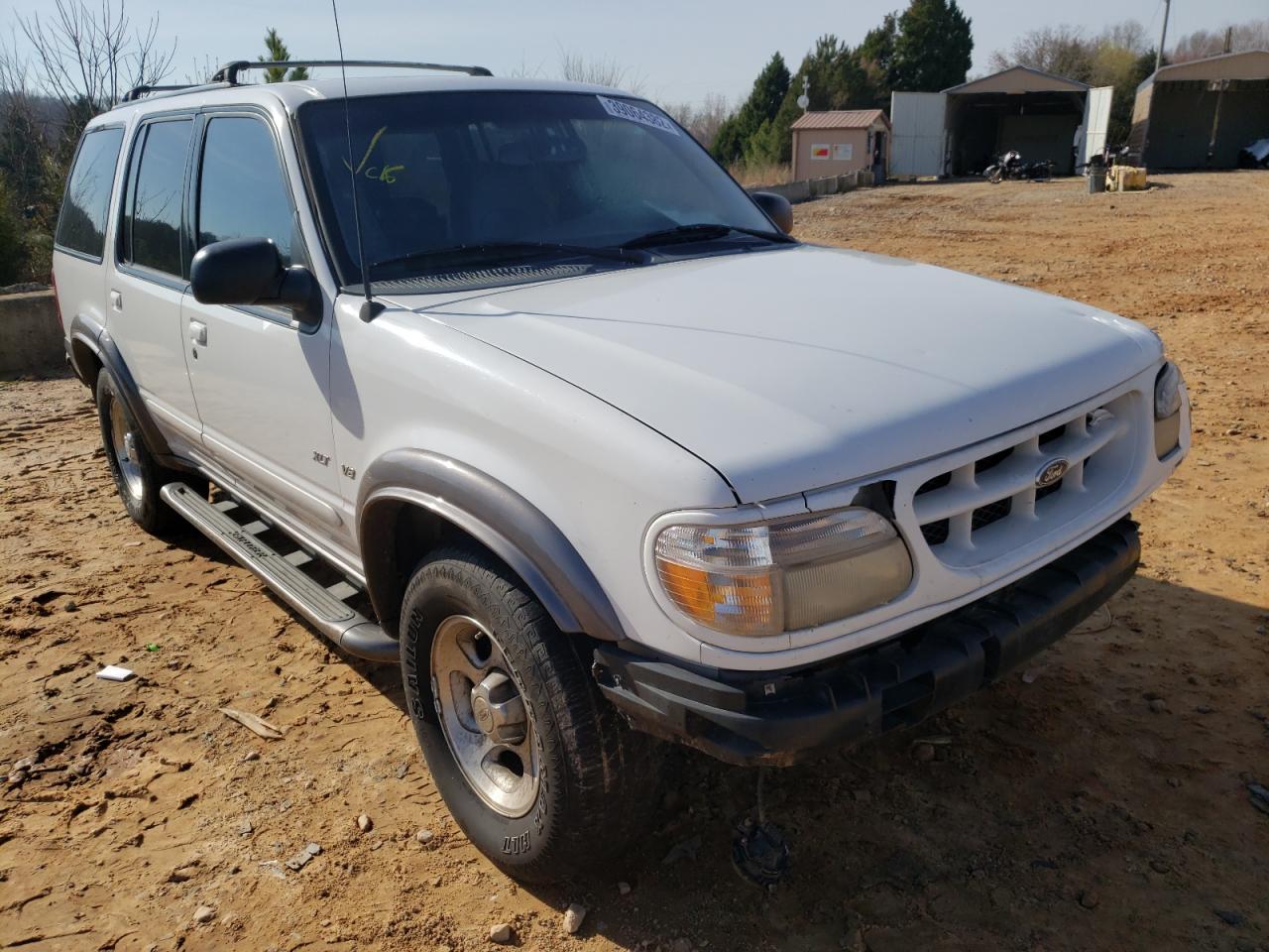 FORD EXPLORER X 2000 with VIN 1FMZU83P8YZB99532 - Photo from auction