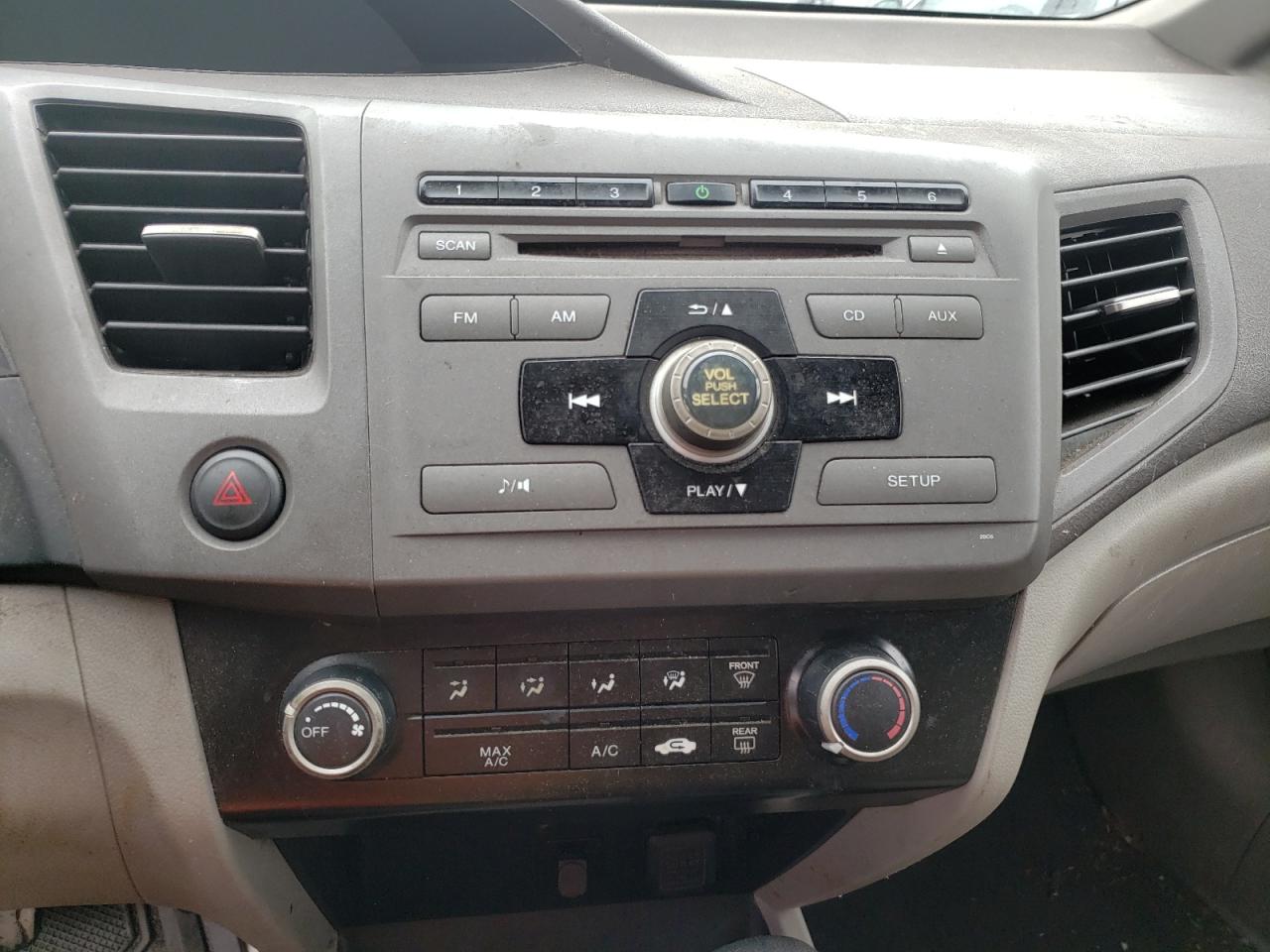Photo 9 from auction – 2012 HONDA CIVIC with VIN 2HGFB2F56CH327121
