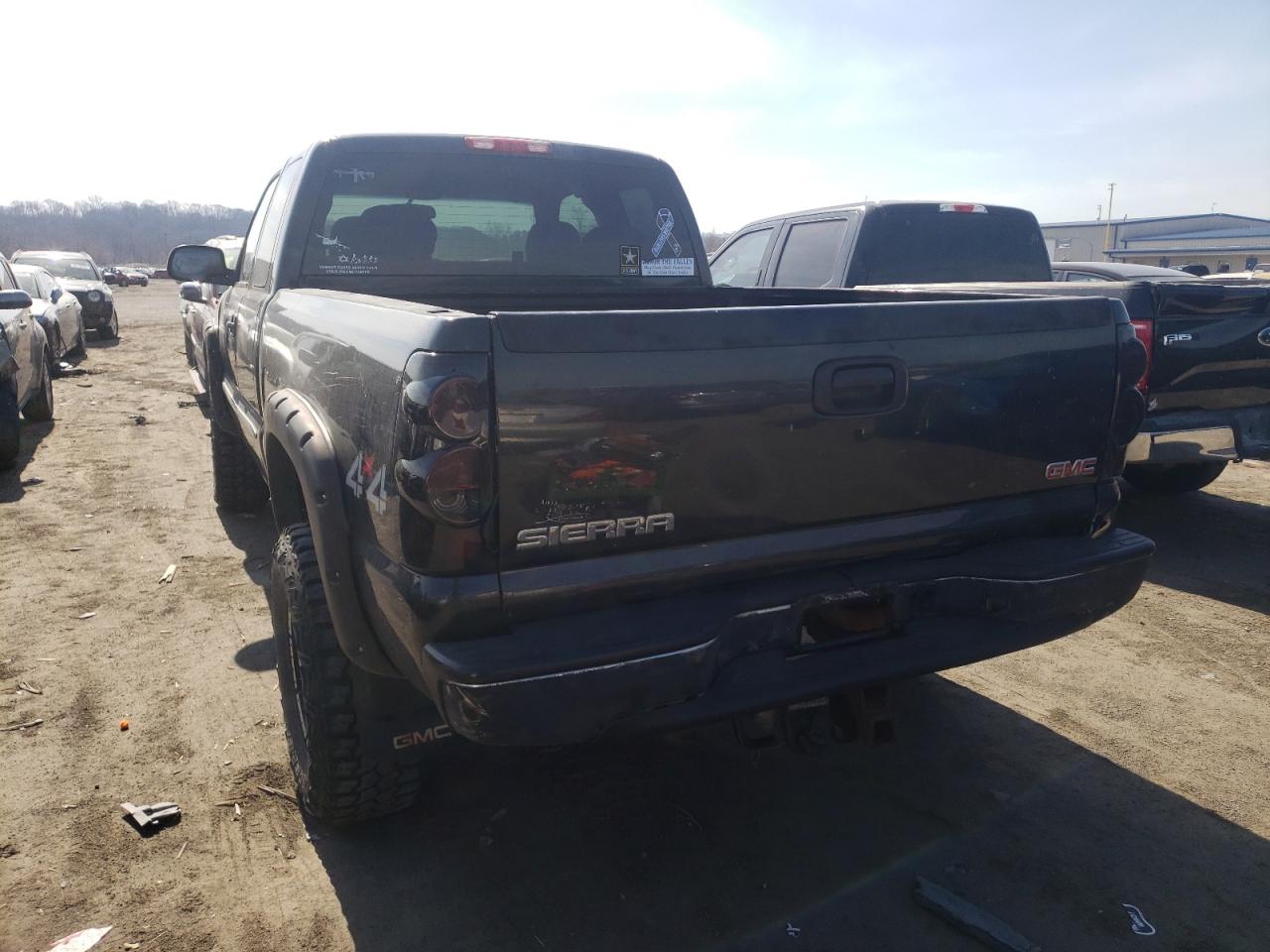 Photo 3 from auction – 2003 GMC NEW SIERRA with VIN 1GTEK19T53E208367