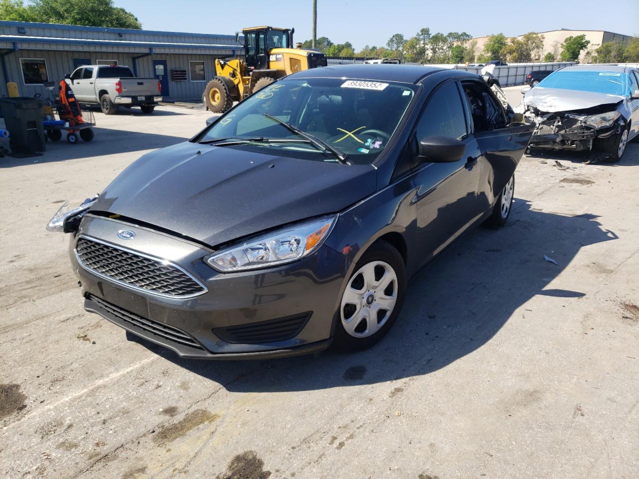Photo 2 from auction – 2018 FORD FOCUS S with VIN 1FADP3E23JL329712