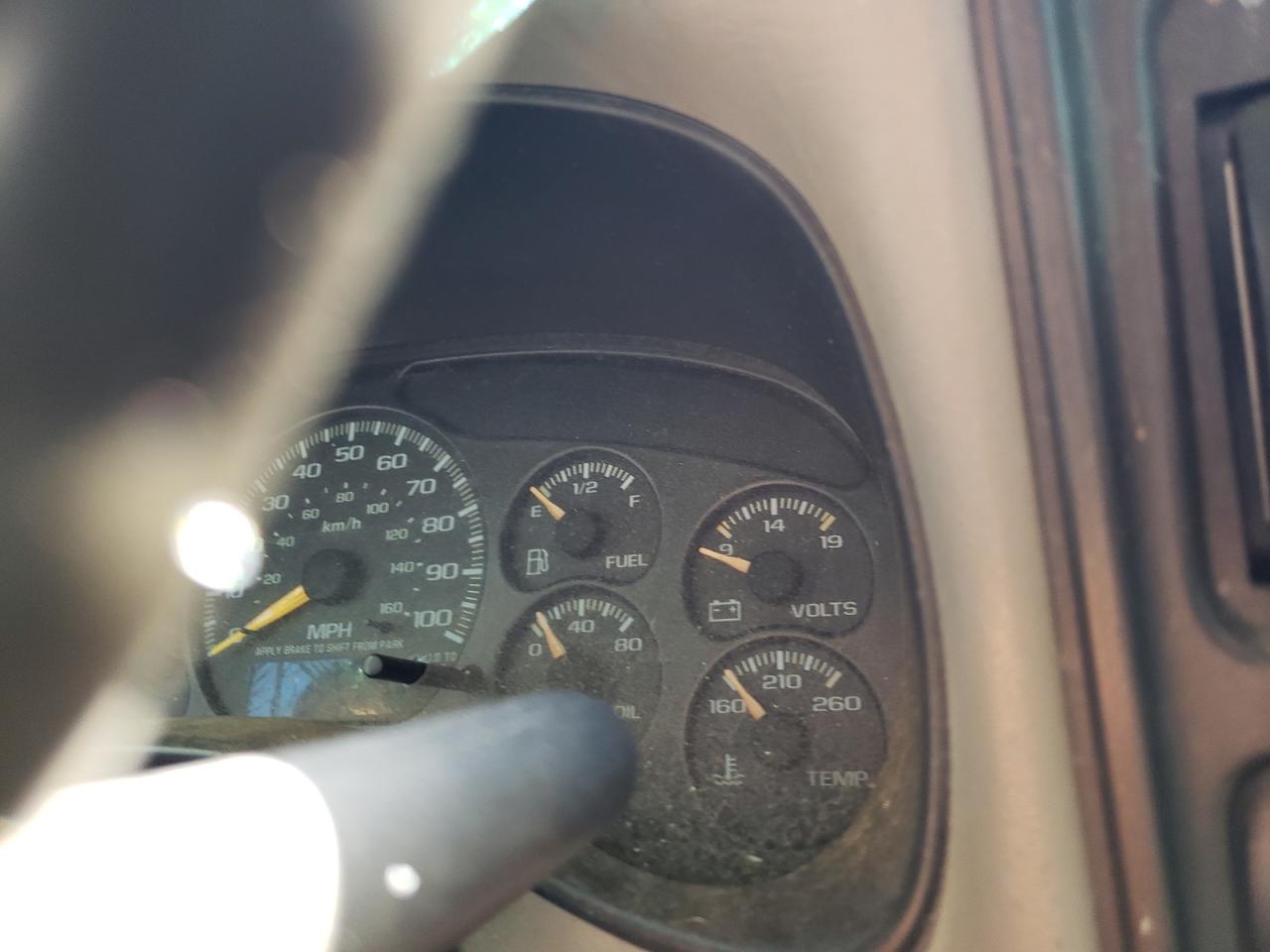 Photo 8 from auction – 2000 CHEVROLET SILVERADO with VIN 1GCEC19T7YZ194808