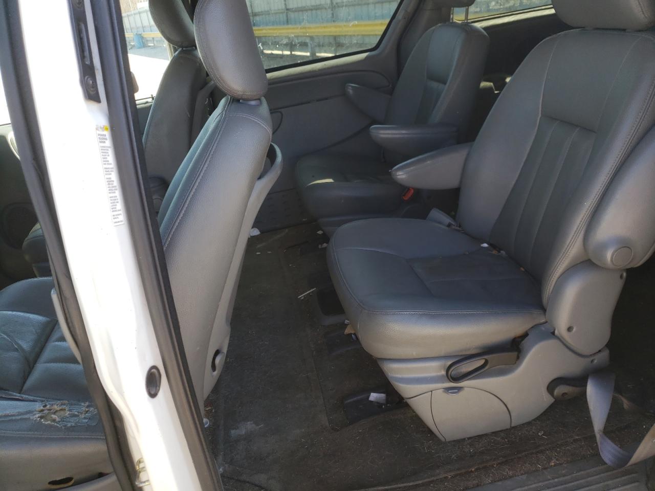 Photo 6 from auction – 2004 CHRYSLER TOWN & COU with VIN 2C4GP54L74R586364
