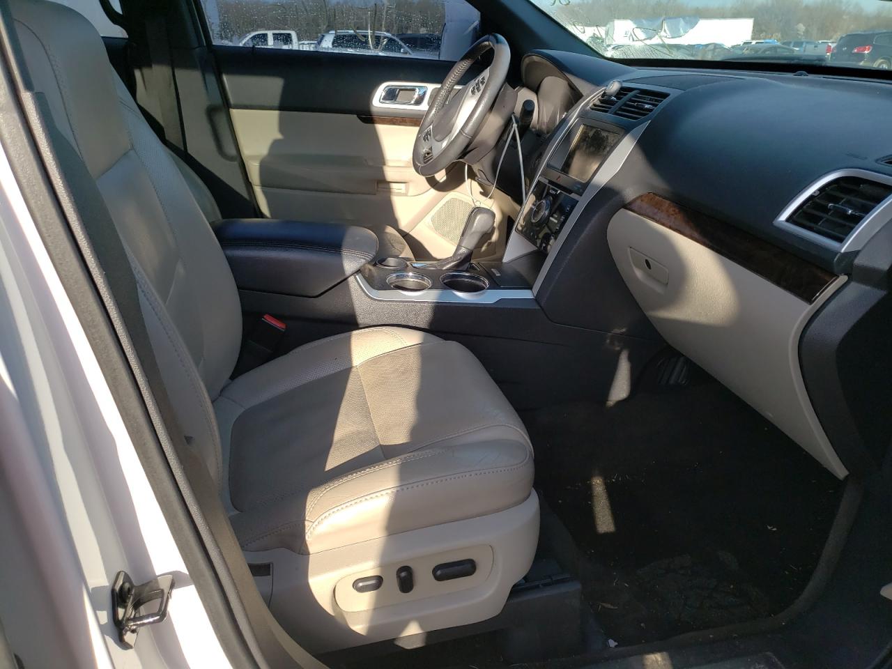 Photo 5 from auction – 2012 FORD EXPLORER L with VIN 1FMHK7F83CGA50661