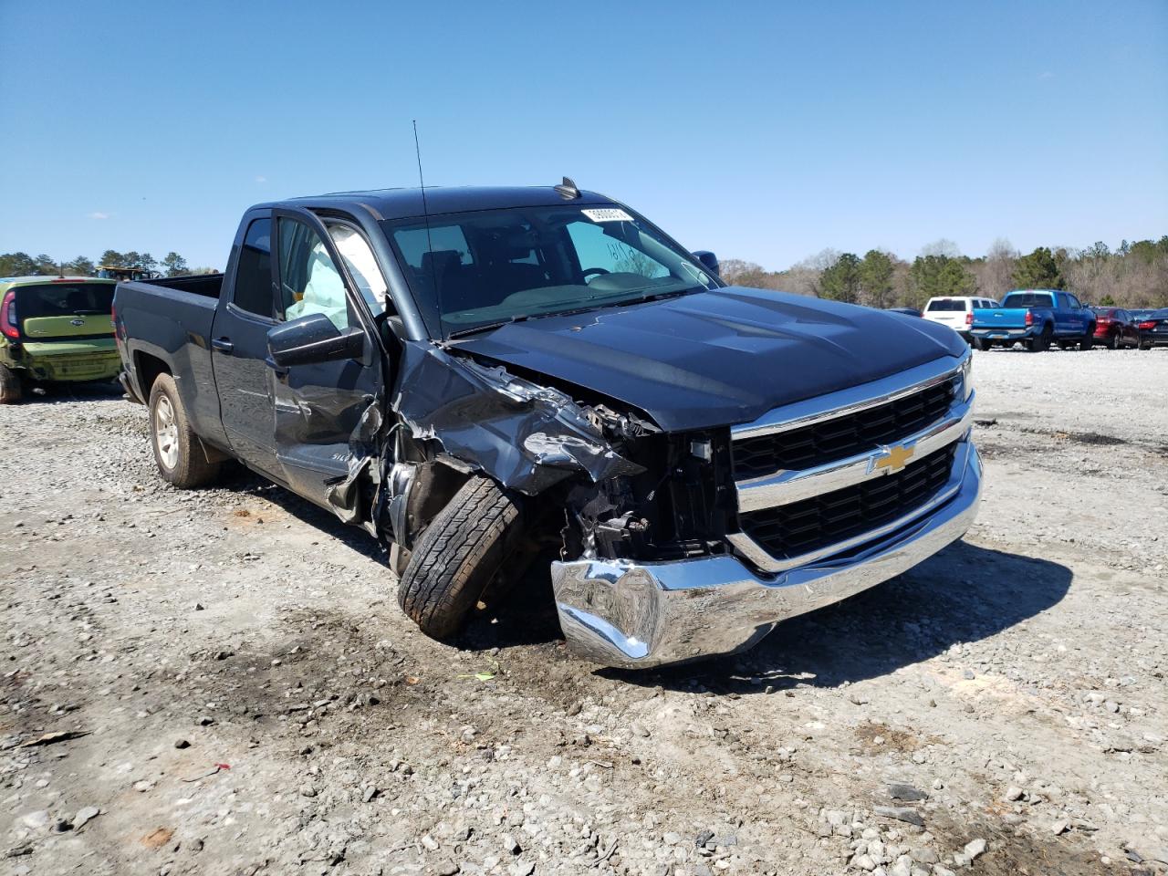 CHEVROLET SILVERADO 2018 with VIN 1GCRCREC6JZ182032 - Photo from auction