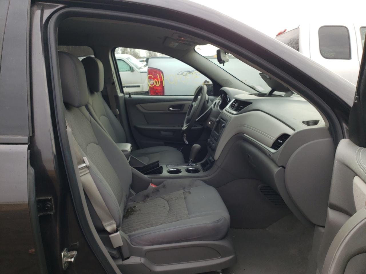 Photo 5 from auction – 2016 CHEVROLET TRAVERSE L with VIN 1GNKRFKD1GJ136862