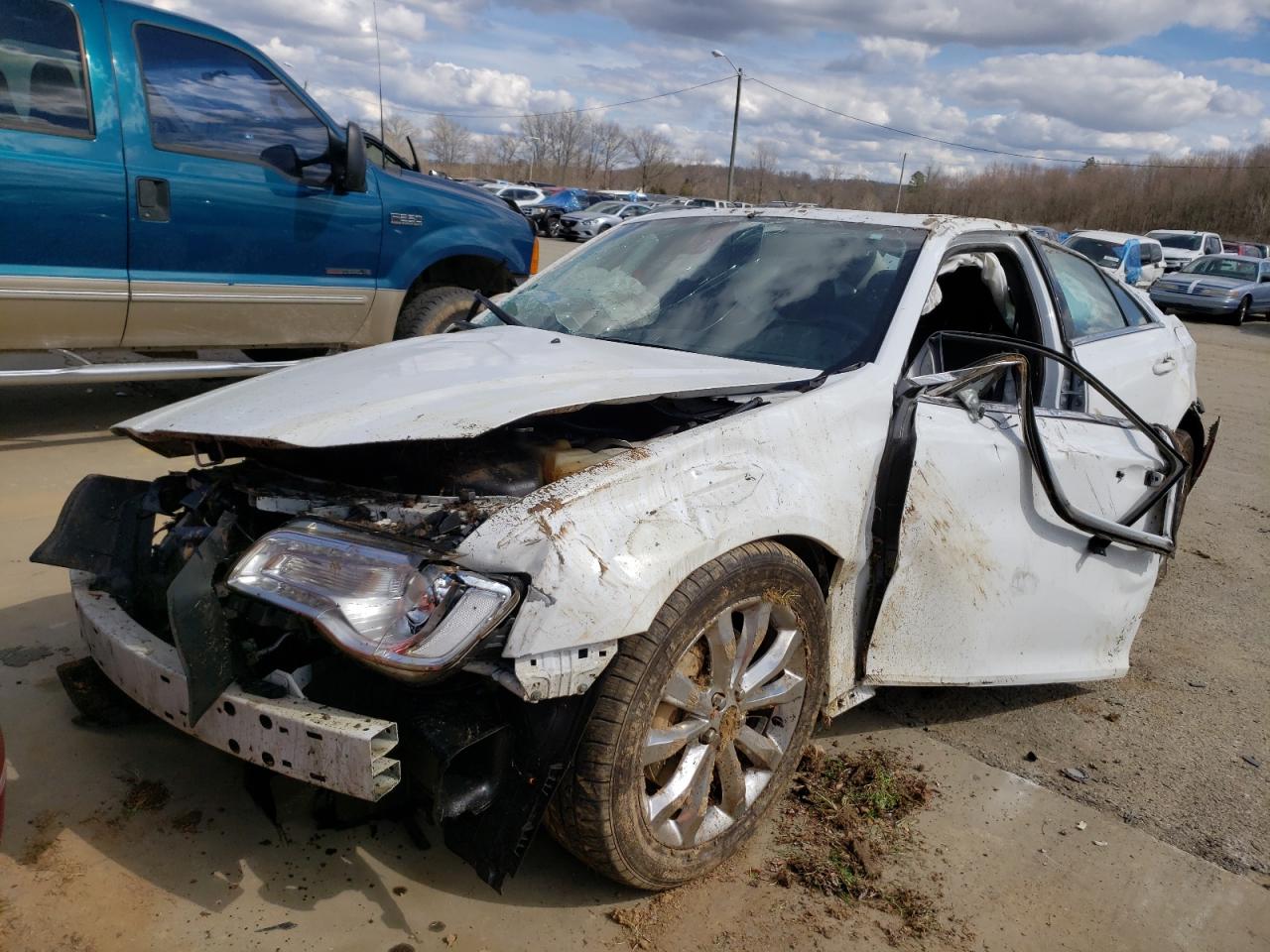Photo 2 from auction – 2017 CHRYSLER 300 LIMITE with VIN 2C3CCARG0HH588178