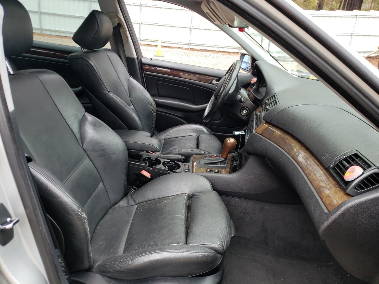 Photo 5 from auction – 2003 BMW 325I with VIN WBAAZ33473PH32003