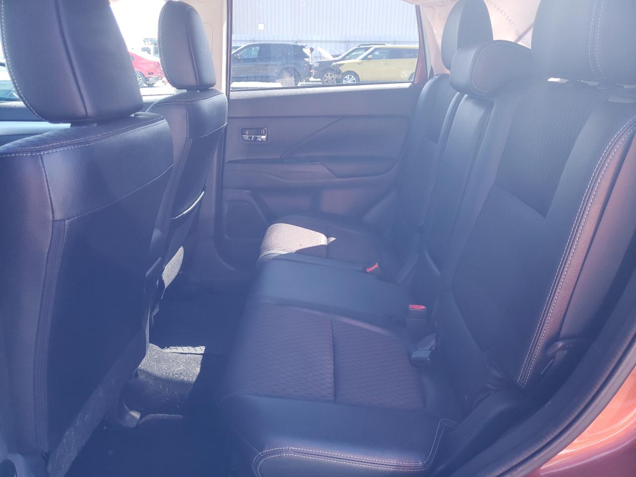صورة رقم 6 من المزاد - 2015 MITSUBISHI OUTLANDER مع VIN JA4AD3A35FZ007267