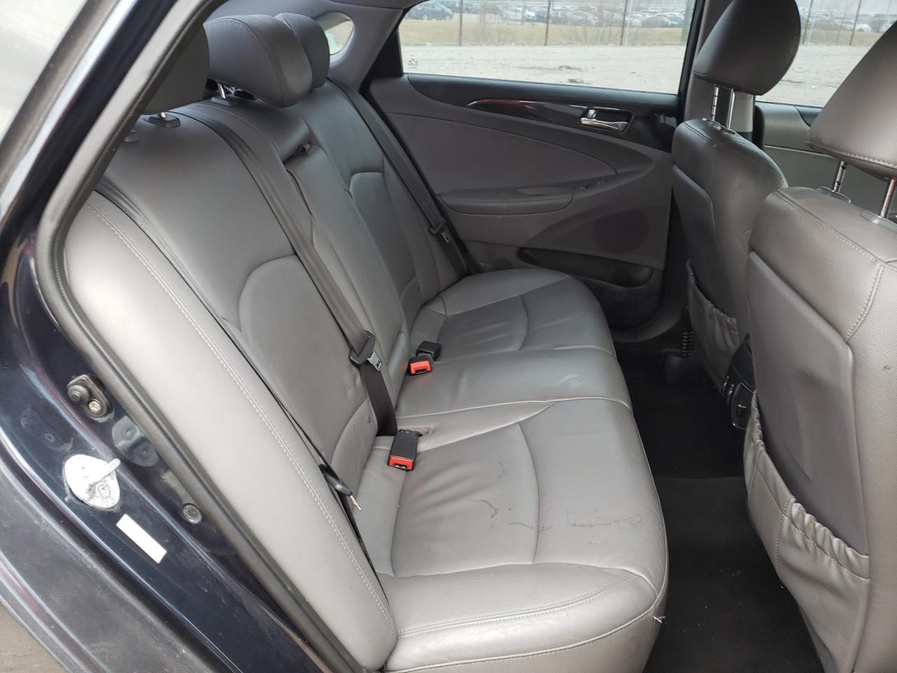 Photo 6 from auction – 2011 HYUNDAI SONATA SE with VIN 5NPEC4AC2BH091503
