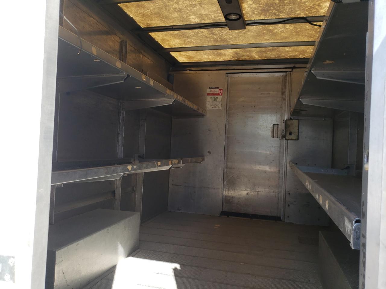 Photo 6 from auction – 2005 FREIGHTLINER CHASSIS M with VIN 4UZAANCPX5CV68782