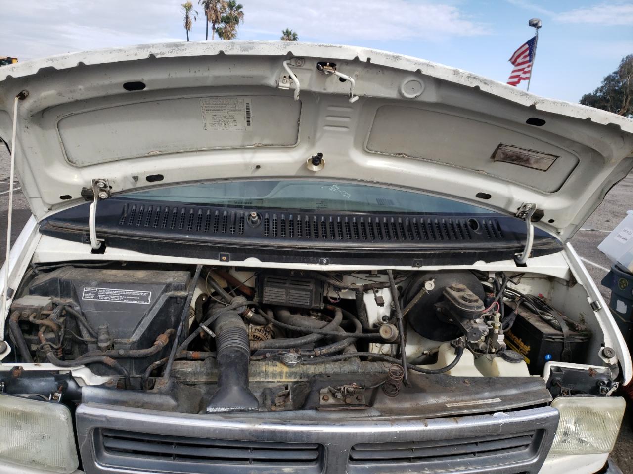 Photo 7 from auction – 1994 DODGE RAM WAGON with VIN 2B4HB15Y3RK547158