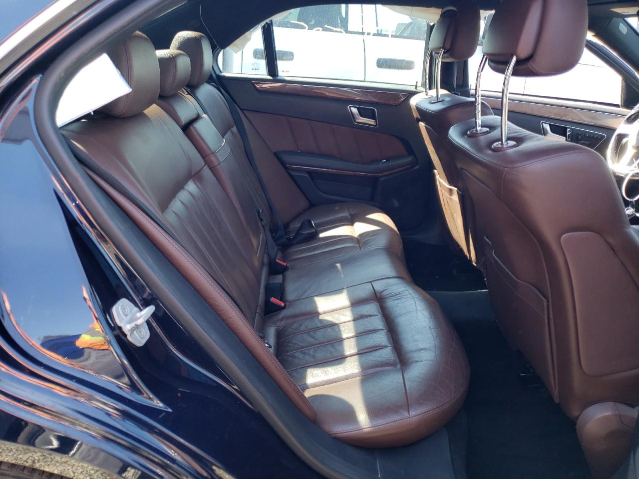 Photo 6 from auction – 2012 MERCEDES-BENZ E 350 with VIN WDDHF5KB2CA529435