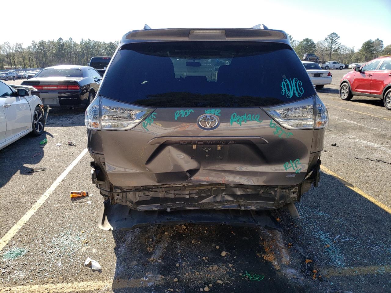 Photo 9 from auction – 2017 TOYOTA SIENNA SE with VIN 5TDXZ3DC5HS773890
