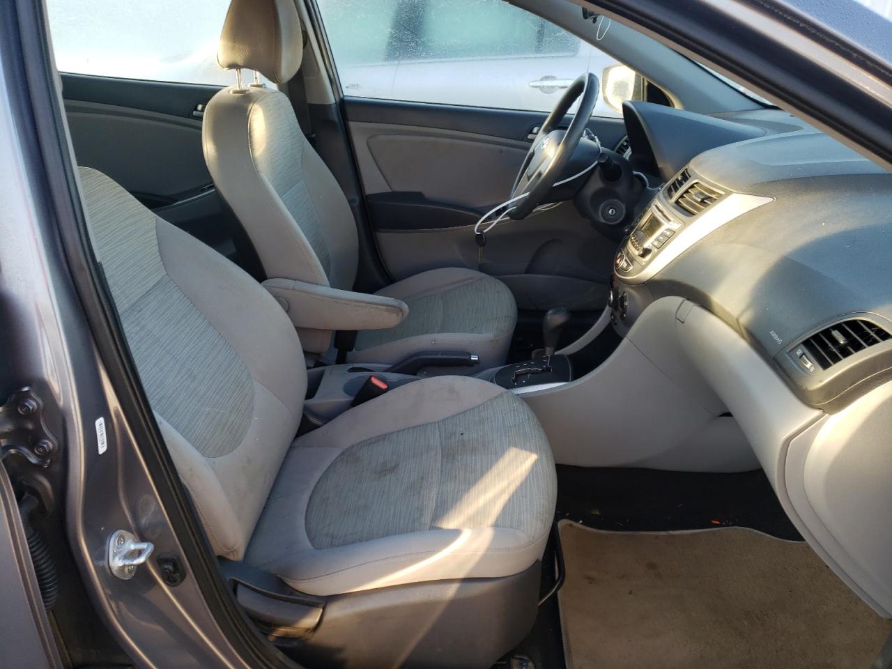 Photo 5 from auction – 2017 HYUNDAI ACCENT SE with VIN KMHCT4AE9HU282242