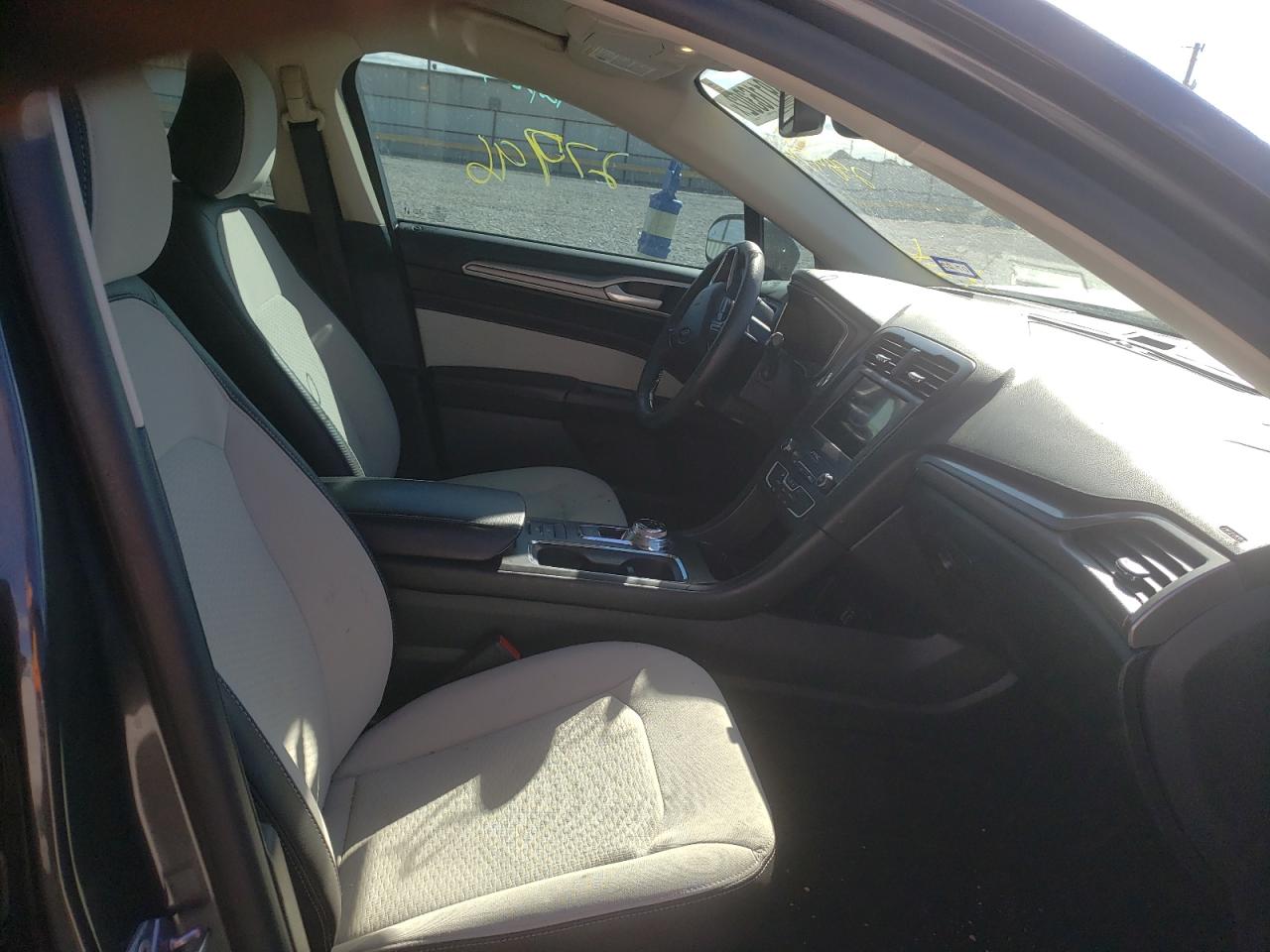 Photo 5 from auction – 2020 FORD FUSION SE with VIN 3FA6P0HD5LR258473