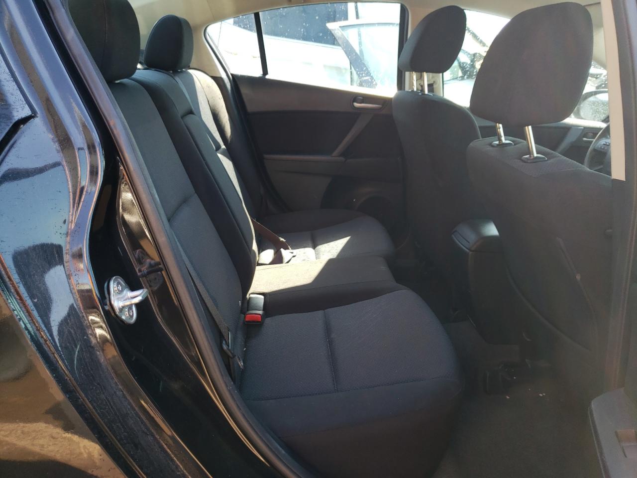 Photo 6 from auction – 2011 MAZDA 3 I with VIN JM1BL1VG8B1380200