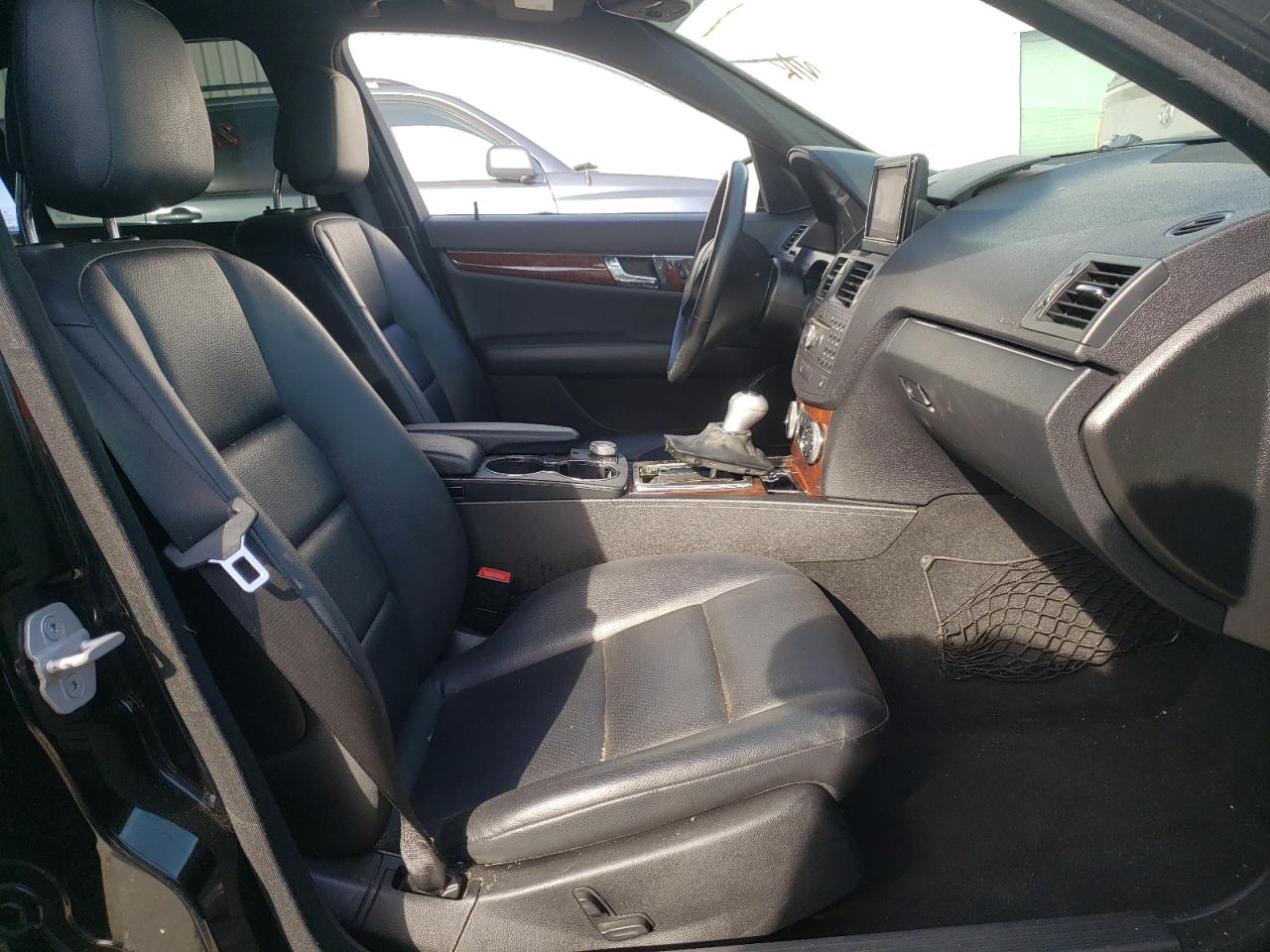 Photo 5 from auction – 2011 MERCEDES-BENZ C 300 with VIN WDDGF5EB0BA514079