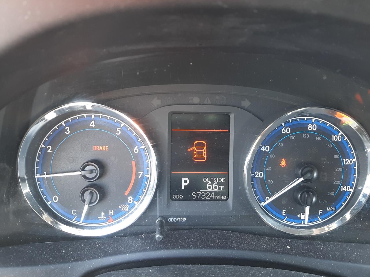 Photo 8 from auction – 2018 TOYOTA COROLLA L with VIN 5YFBURHE3JP830173