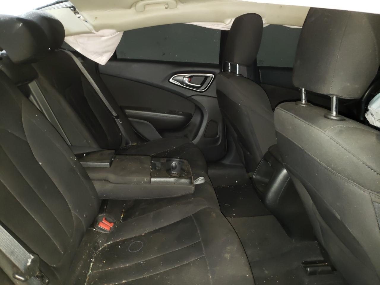 Photo 6 from auction – 2016 CHRYSLER 200 LIMITE with VIN 1C3CCCAB0GN153498