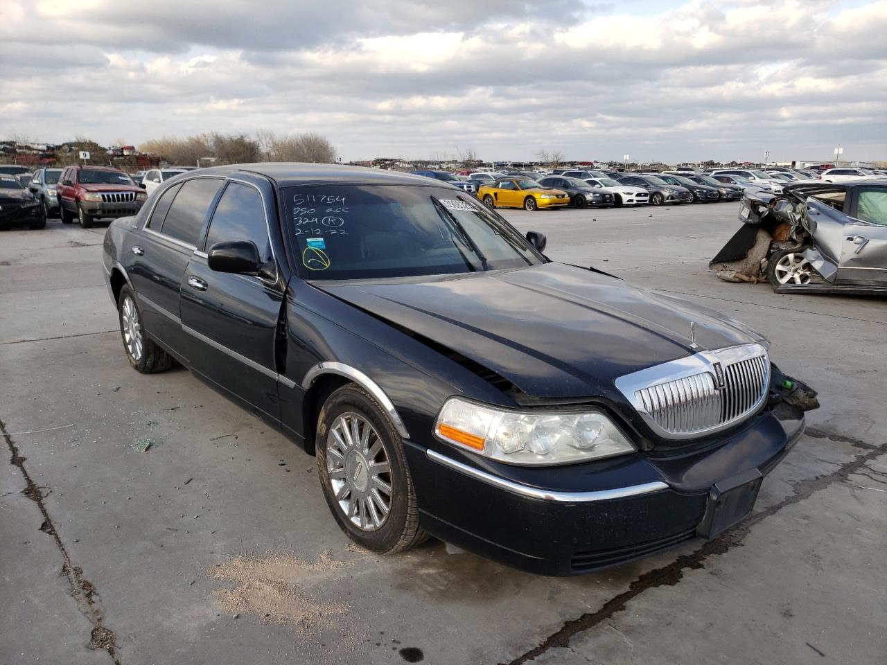 LINCOLN TOWN CAR E 2003 with VIN 1LNHM84W53Y605377 - Photo from auction