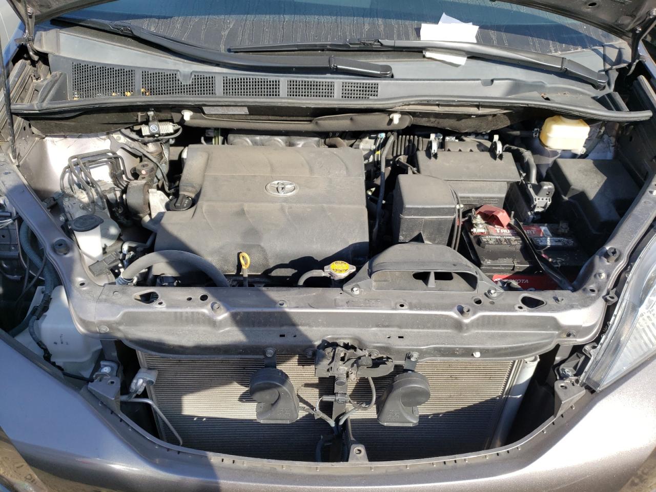 Photo 7 from auction – 2015 TOYOTA SIENNA XLE with VIN 5TDDK3DC8FS124802