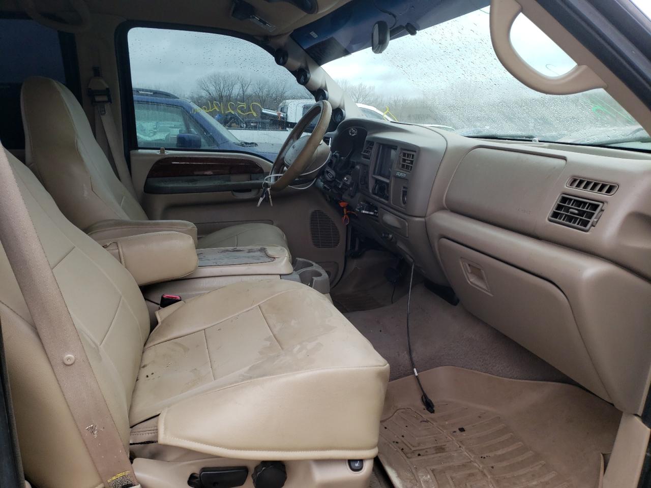 Photo 5 from auction – 2000 FORD EXCURSION with VIN 1FMSU43F4YEC69777